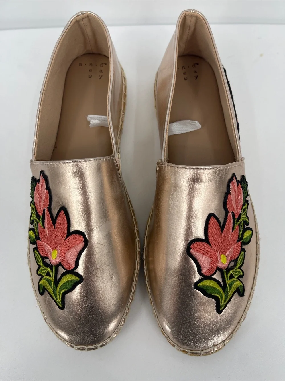 A NEW DAY Metallic Rose Gold Floral Appliqué Espadrille Slip-Ons WOMENS SIZE 8.5